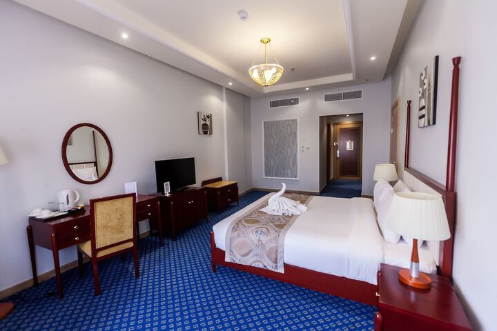 Room 14 of 65