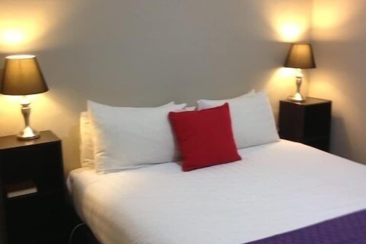 Room 6 of 33