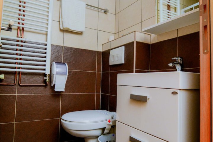 Room 34 of 48