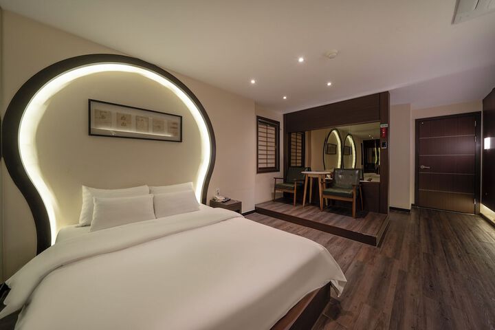 Room 6 of 39