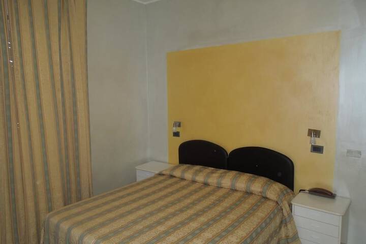 Room 4 of 16