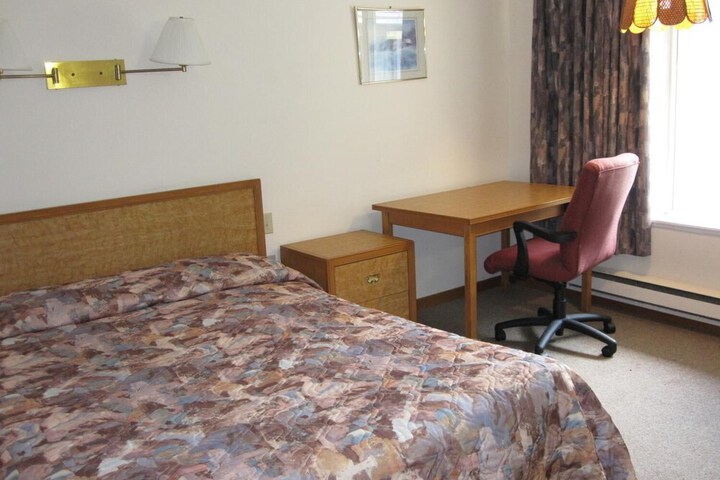 Room 6 of 16