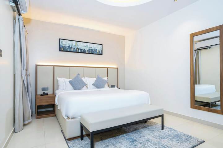 Room 8 of 9