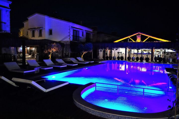 Pool 52 of 75