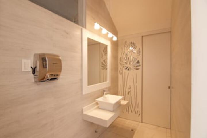 SURESTAY PLUS HOTEL BY BEST WESTERN TIER