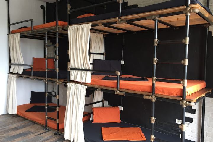 Room 11 of 32