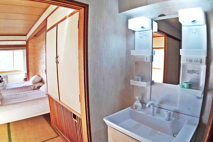 Room 27 of 107