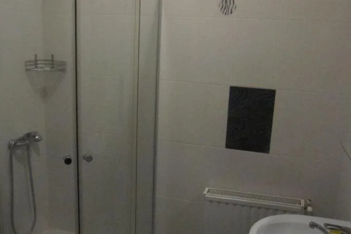 Room 8 of 16