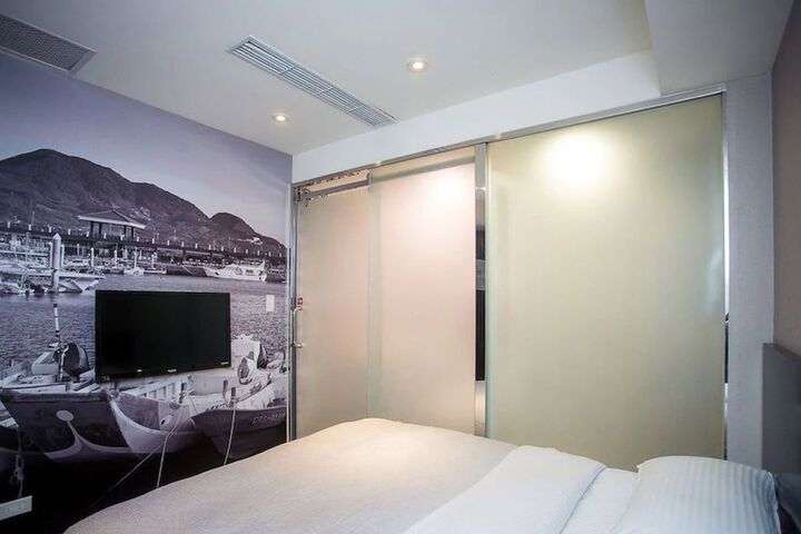 Room 16 of 51