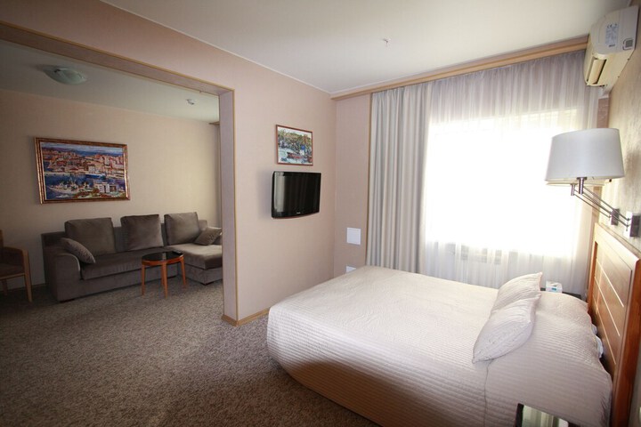 Room 42 of 82
