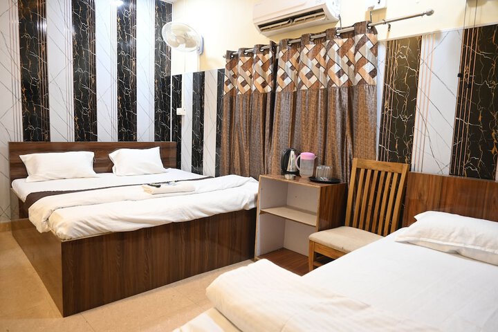 Room 12 of 25