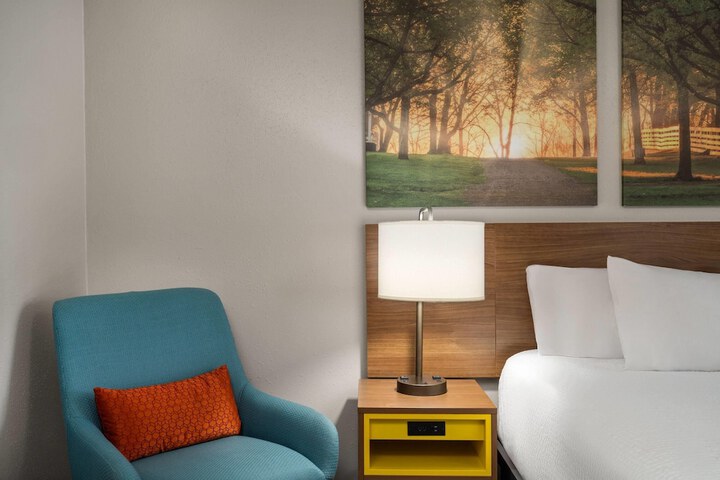Room 16 of 33