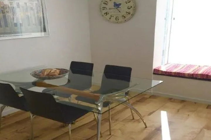 Room 2 of 6