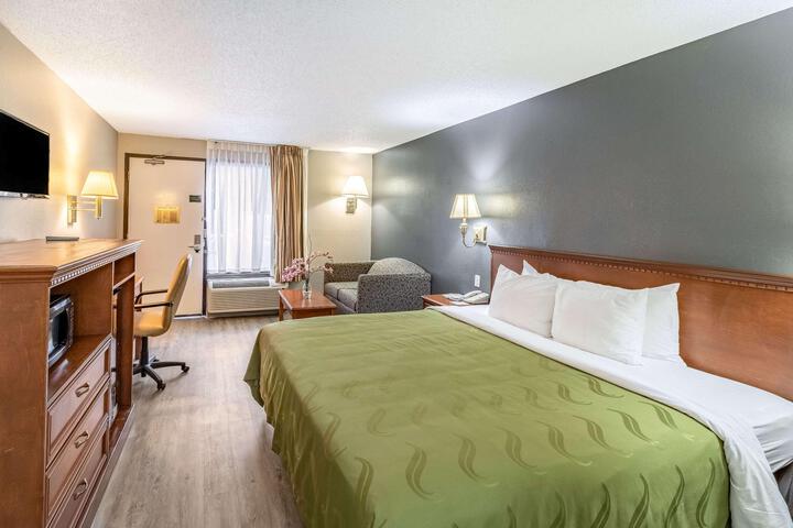 Double Accessible King Size Bed (1 of 11)