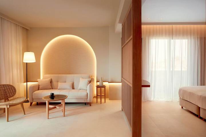 Room 104 of 183