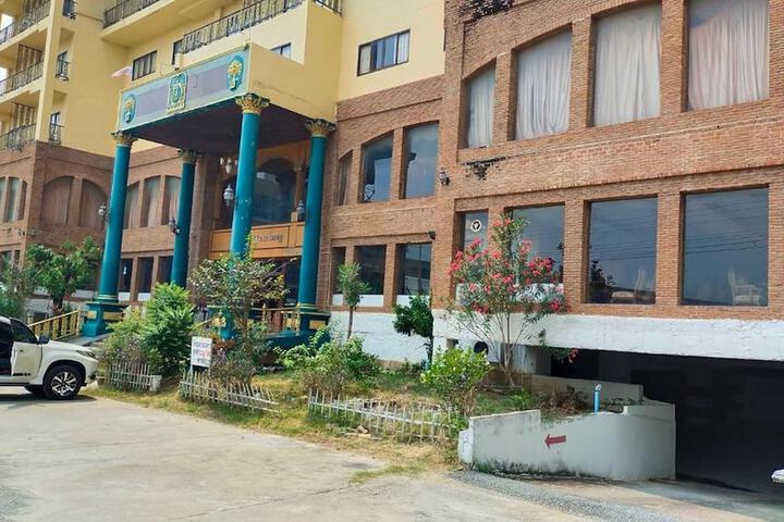 Hotel Entry