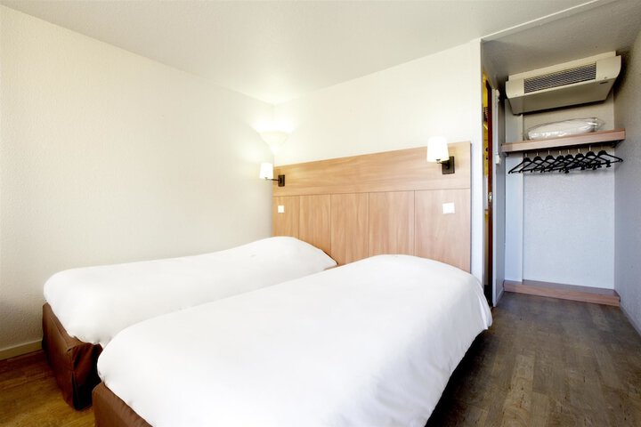 Room 5 of 38