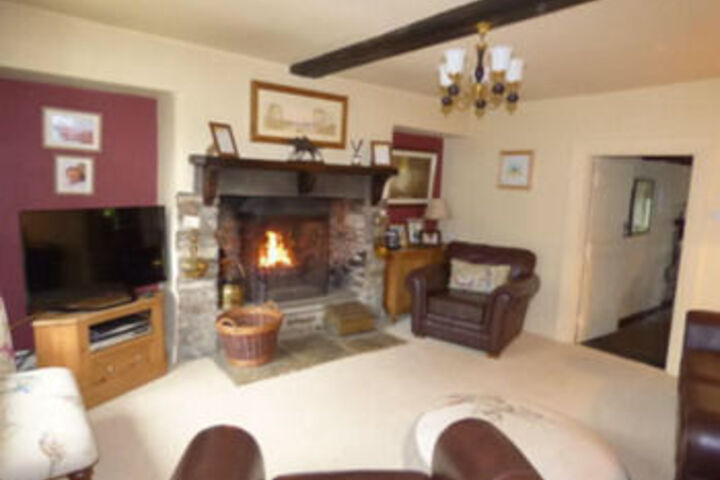 Lounge 5 of 37