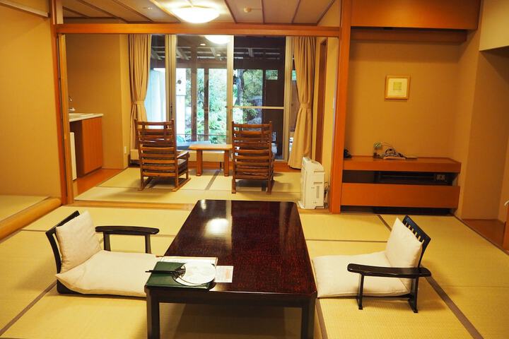 Room 25 of 77
