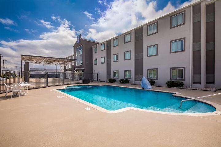 Hotel Pool