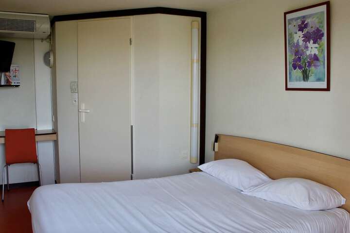 Room 5 of 44