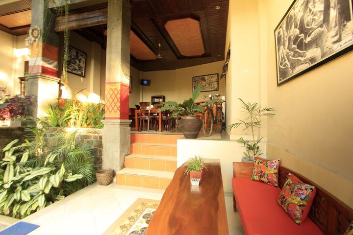 Lounge 196 of 213
