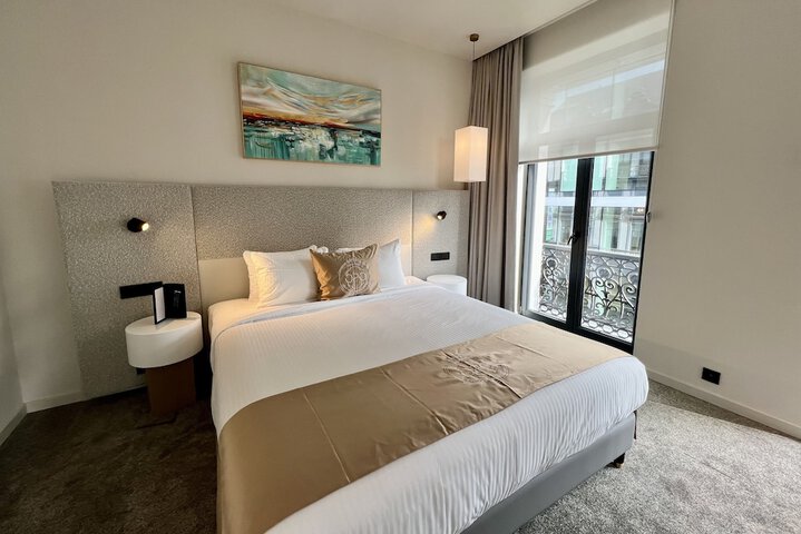 Room 27 of 105