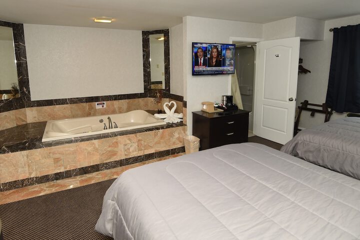 1 King Bed (4 of 33)