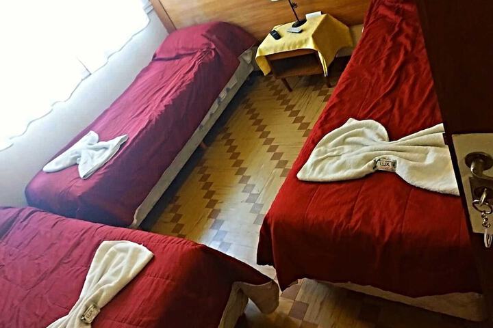 Room 2 of 5