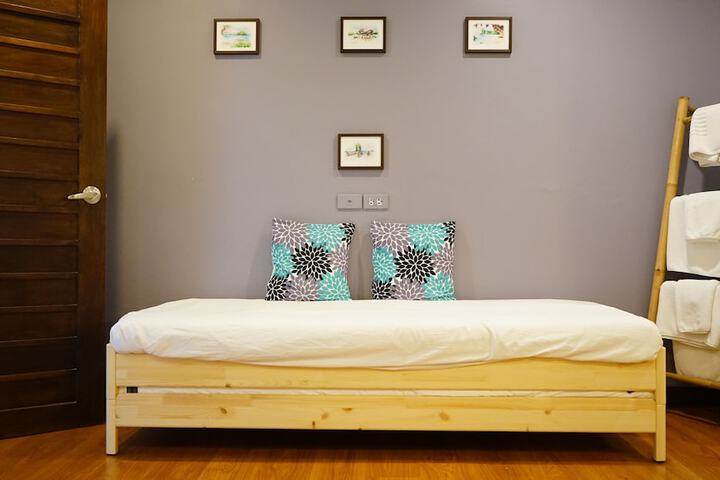 Room 9 of 20