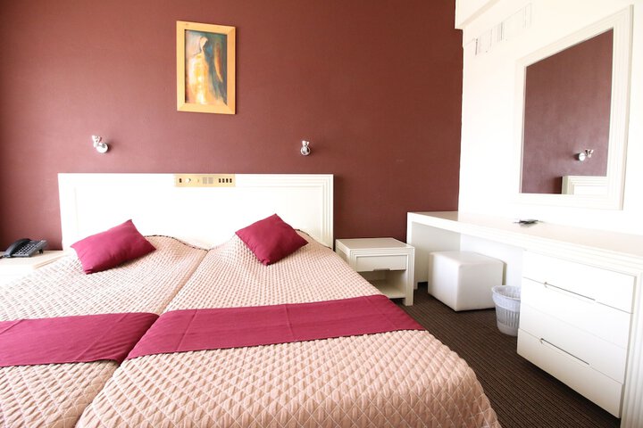 Room 6 of 45