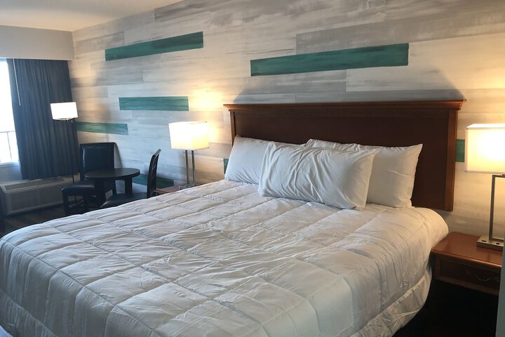 Signature Studio King Bed Ocean Front (3 of 6)