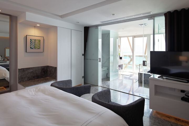 Room 25 of 90