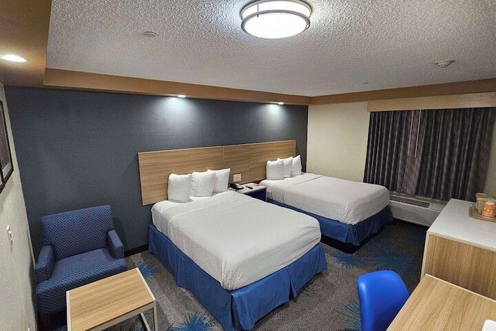 2 Double Beds (14 of 14)