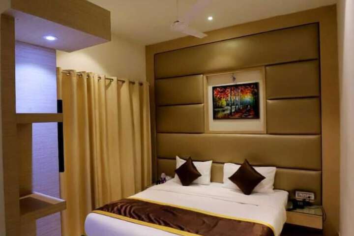 Room 5 of 32