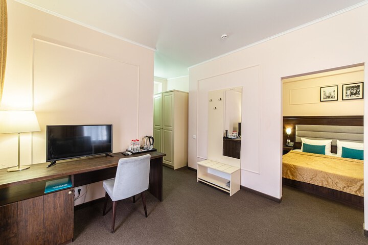 Room 10 of 43
