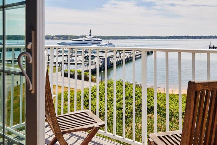 1 King Bed Partial Harbour View Balcony (36 of 42)