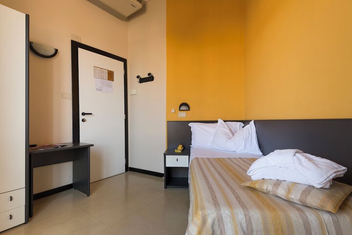 Room 15 of 37
