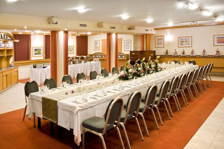 Ballroom/Hall 49 of 63