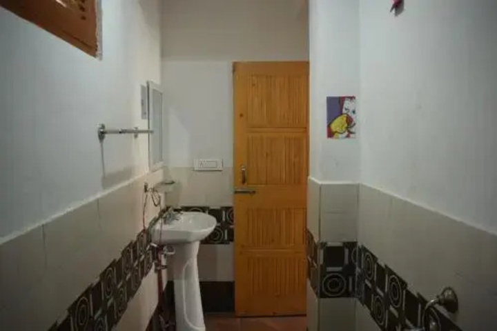 Room 6 of 12