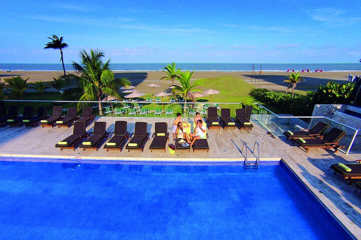 Hotel with Pool