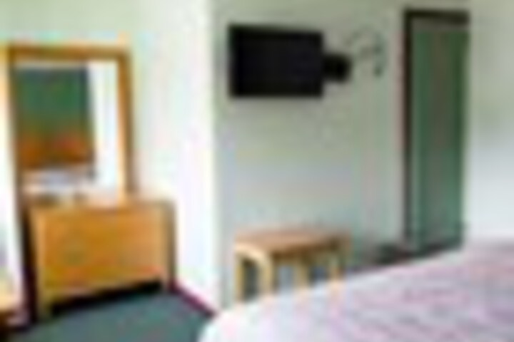 Room 5 of 18