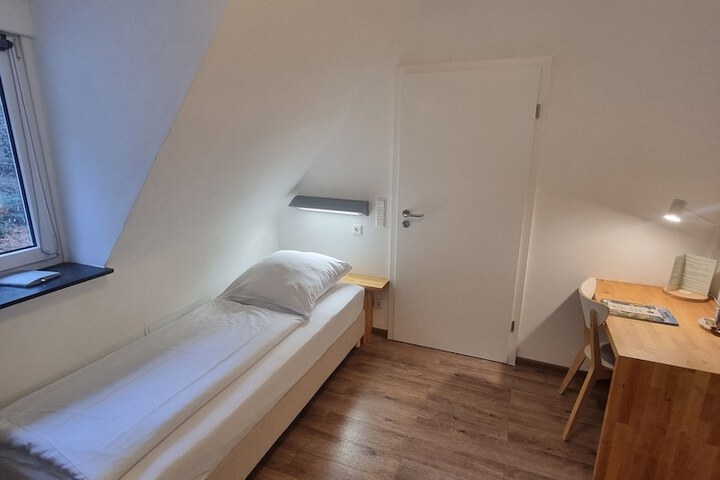 Room 6 of 13