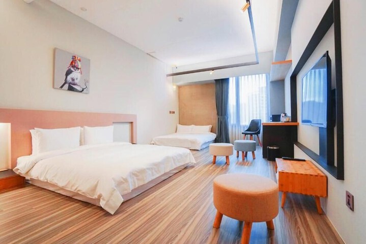 Room 28 of 50