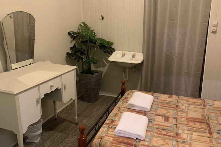 Room 3 of 37