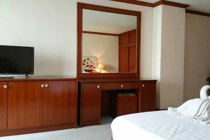 Room 9 of 37