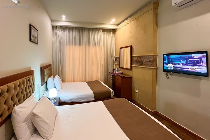 Room 53 of 284