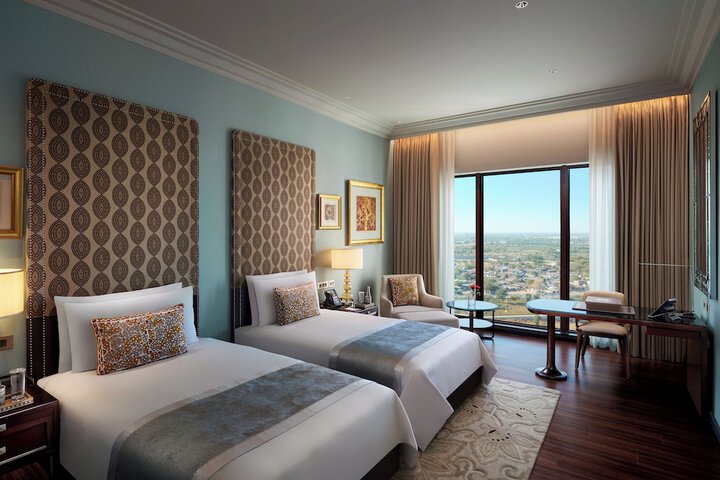 Room 15 of 48