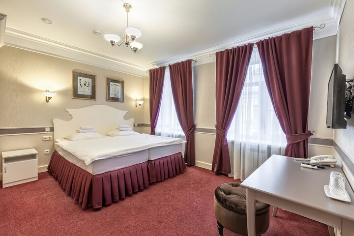Room 9 of 23