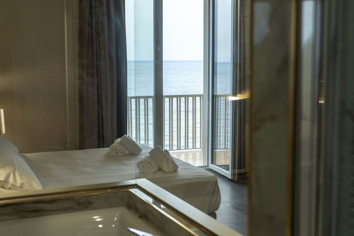 Room 32 of 75
